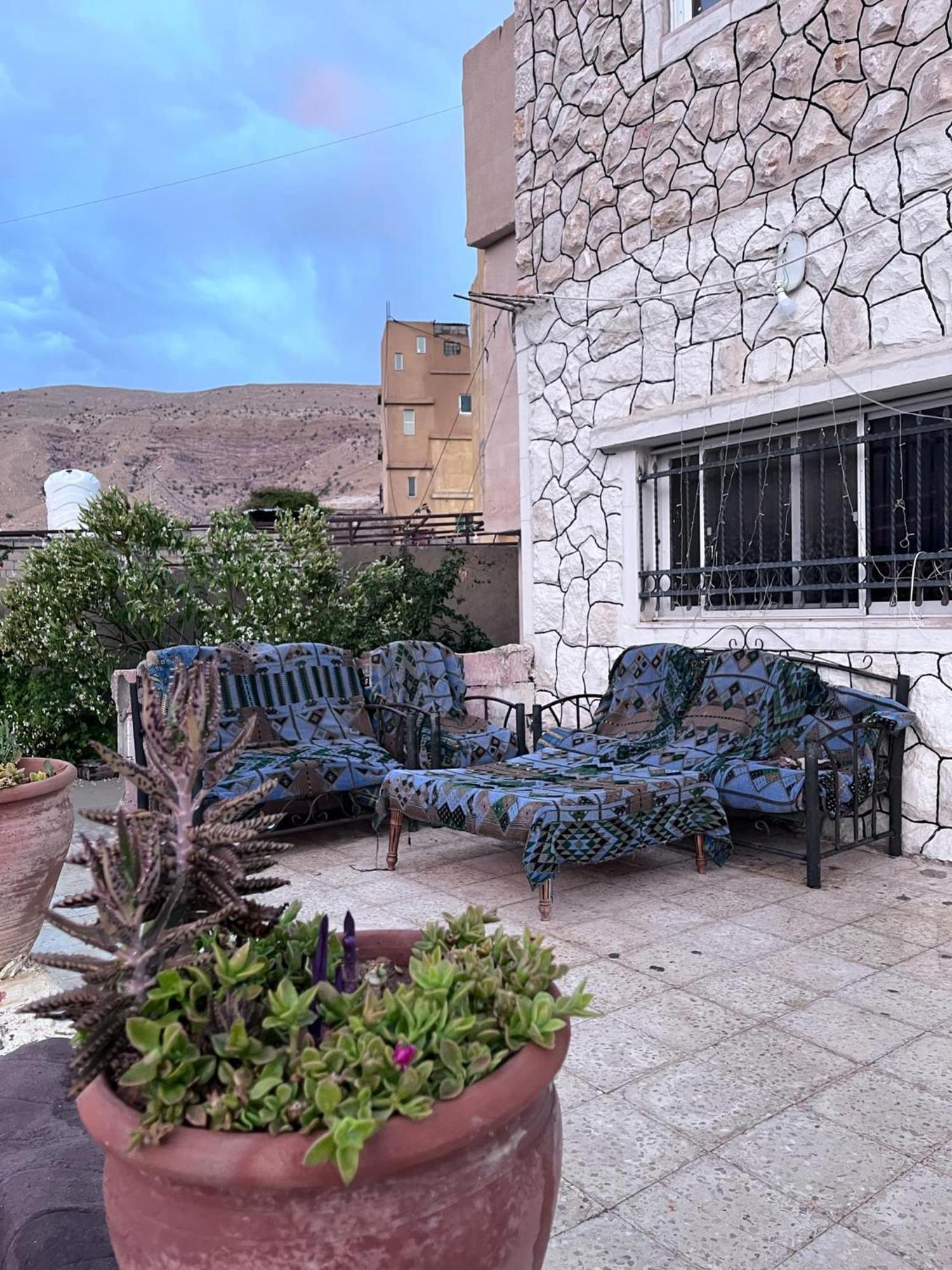 Happy Bedouin House Petra Bed and Breakfast Al Hayy Eksteriør billede